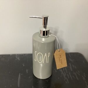 Rae Dunn soap pump